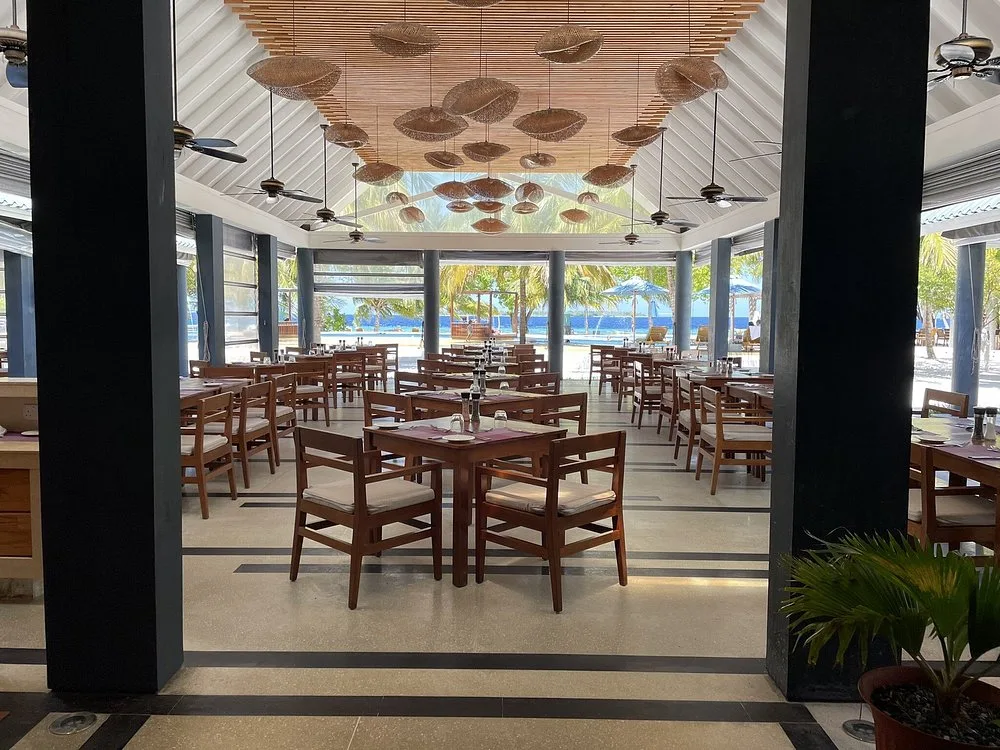 Furaveri Maldives: Ресторан 4