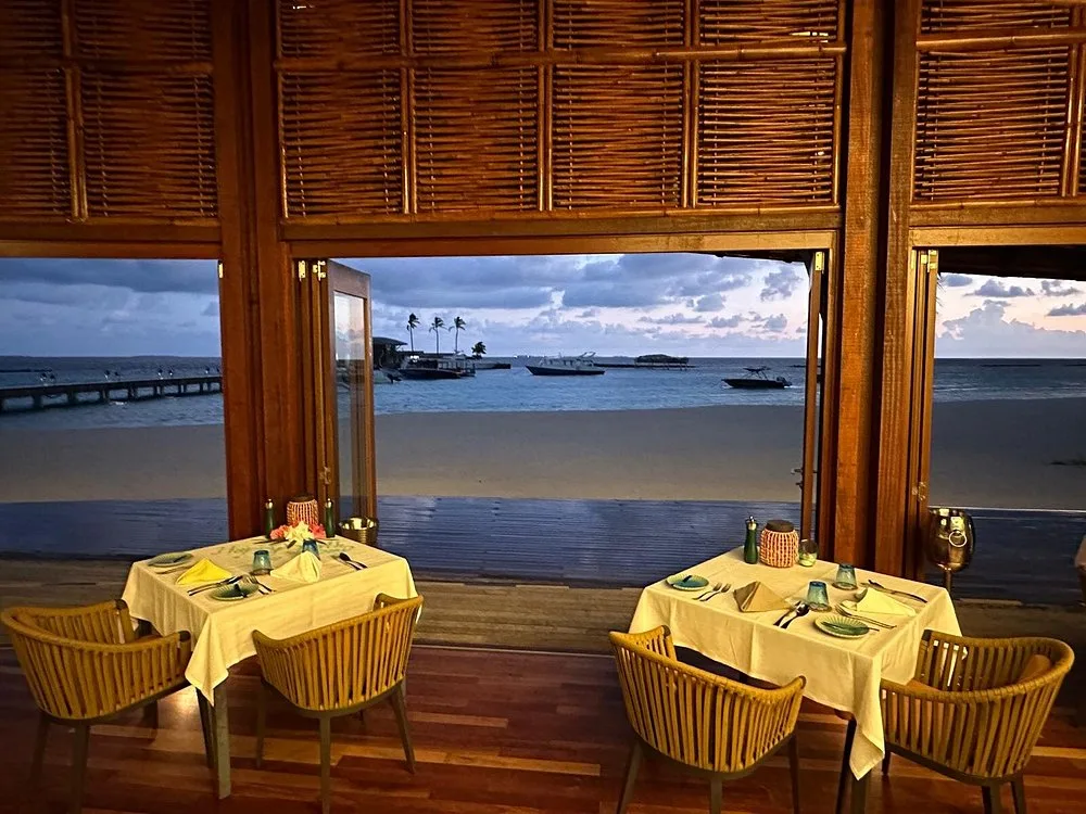 Furaveri Maldives: Ресторан 6