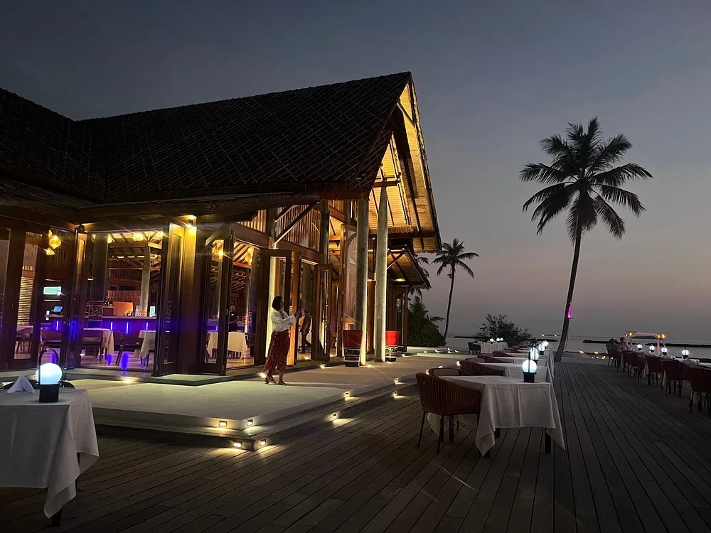 Furaveri Maldives: Ресторан 9