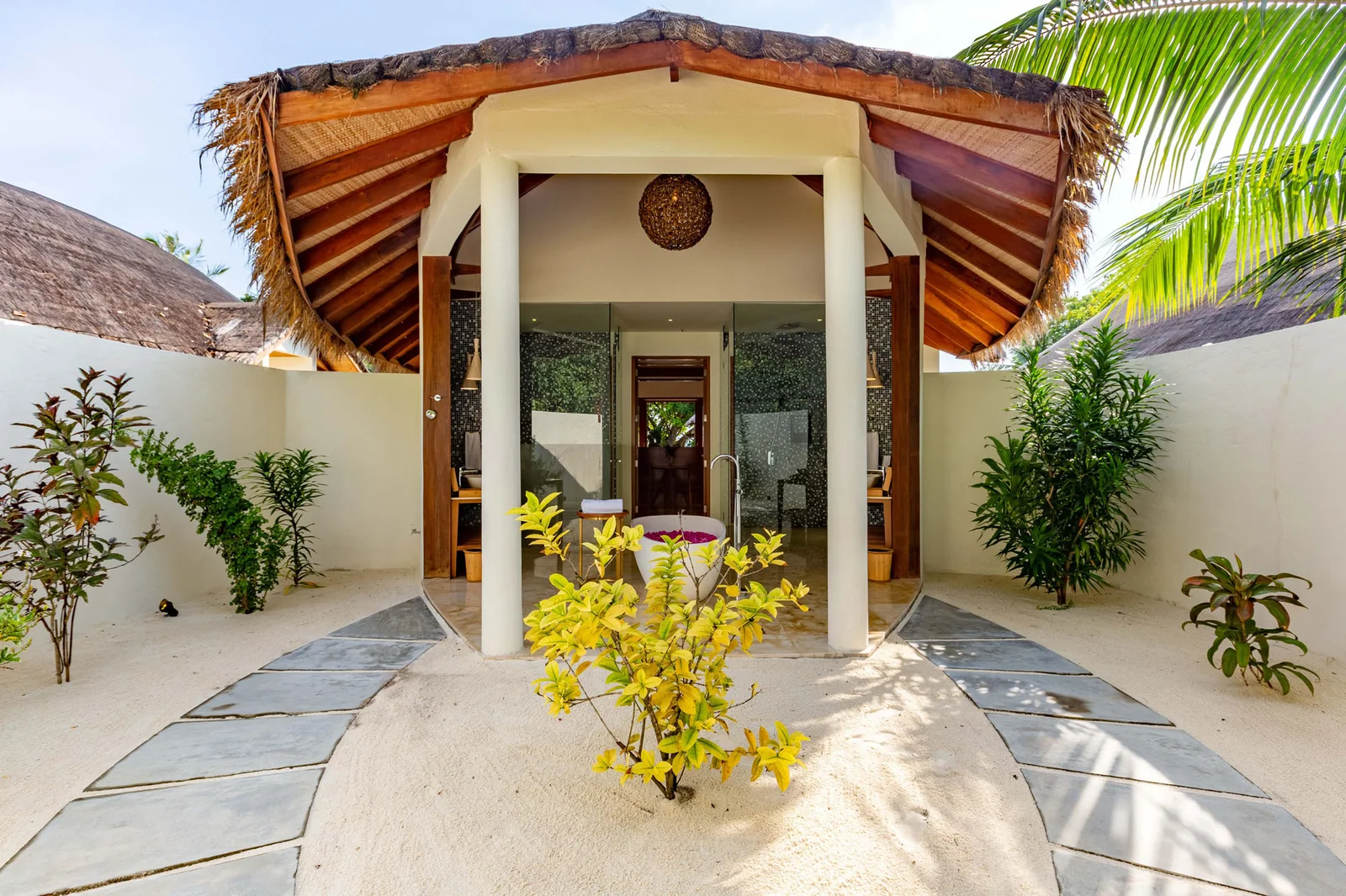 Beach Pool Villa with Jacuzzi - фото 4
