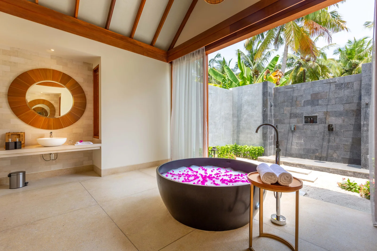 TWO BEDROOM PRIVATE LUXURY BEACH RESIDENCE - фото 3